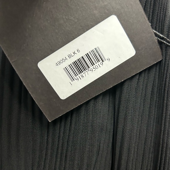 IEENA FOR MAC DUGGAL 49054 NWT
Black Sleeveless Ruffle Tiered V Neck Gown - Picture 7 of 7